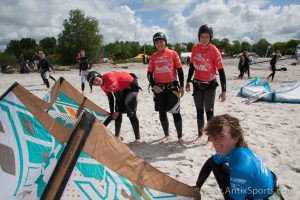 Kitesurfschool Antix Sports bij Hooked, kitesurfles Workum-5